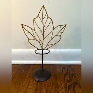 Gold Tone Leaf Wire Candle/Sphere Holder (SPHERE NOT INCLUDED)